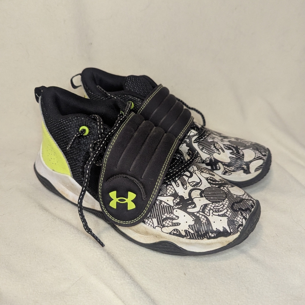 Under Armour Zone BB GS Coreshift Sneakers Boys Size 6.5Y